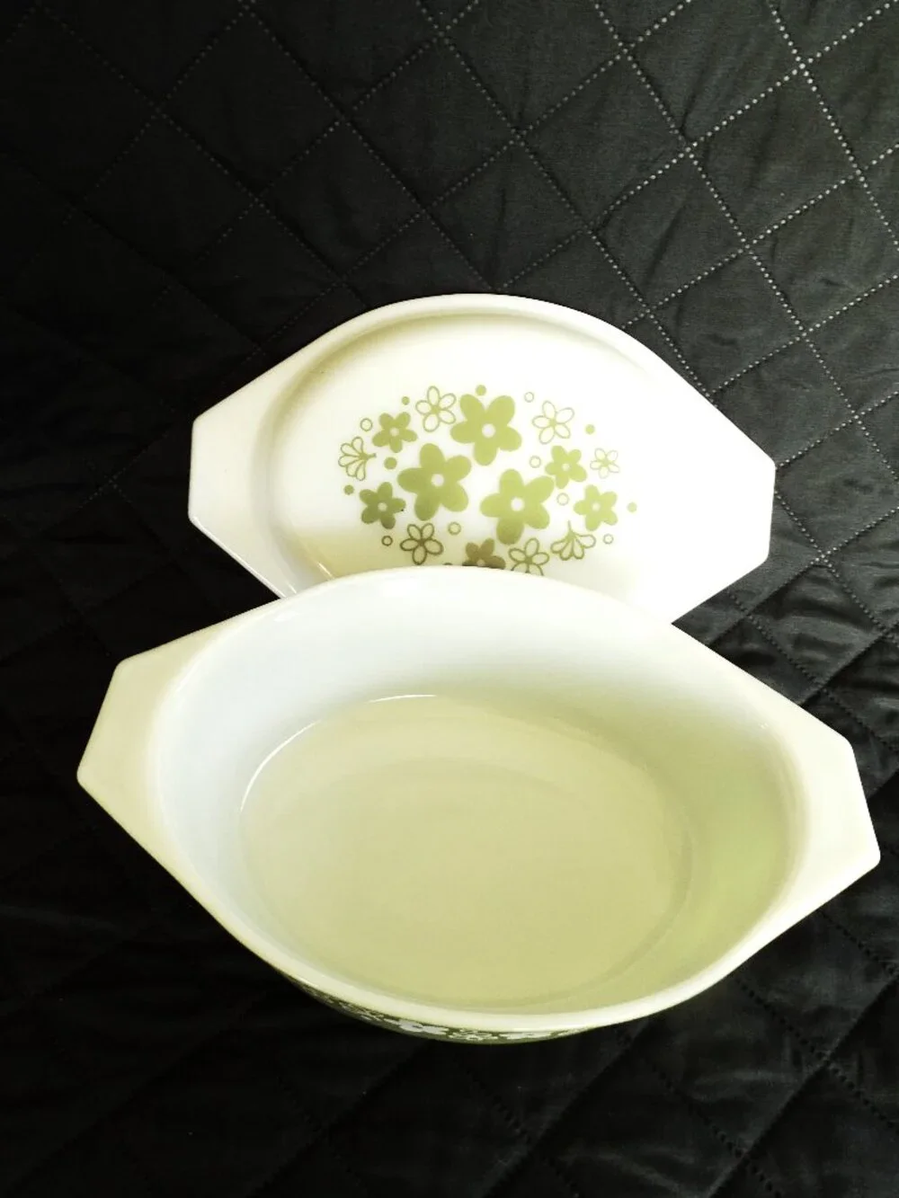 Pyrex beautiful avocado